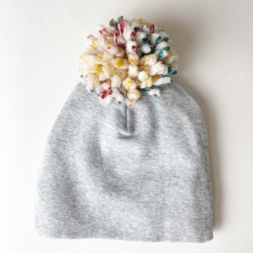 OH BABY Infant 6-18M Medium Yarn Pom Pom Beanie Hat Light Gray Stocking Stuffer